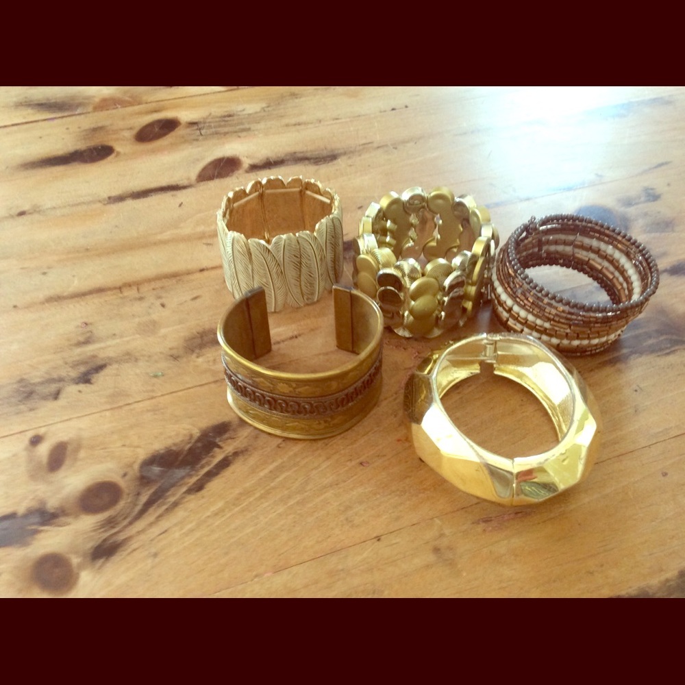 lot of 5 chunky fashion bracelets